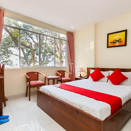 Oyo 422 Nguyen Thanh Hotel Хошимин Экстерьер фото