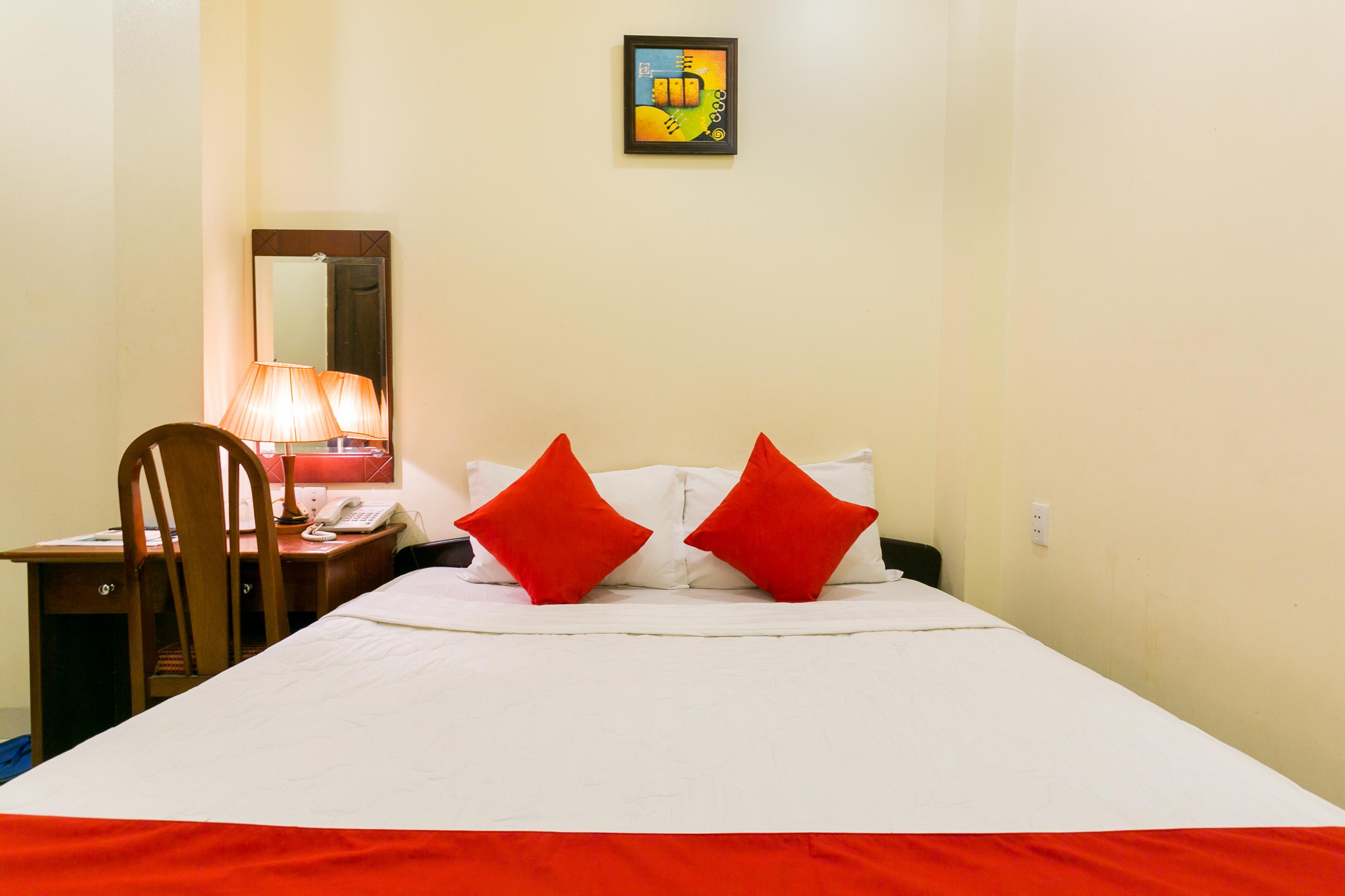 Oyo 422 Nguyen Thanh Hotel Хошимин Экстерьер фото