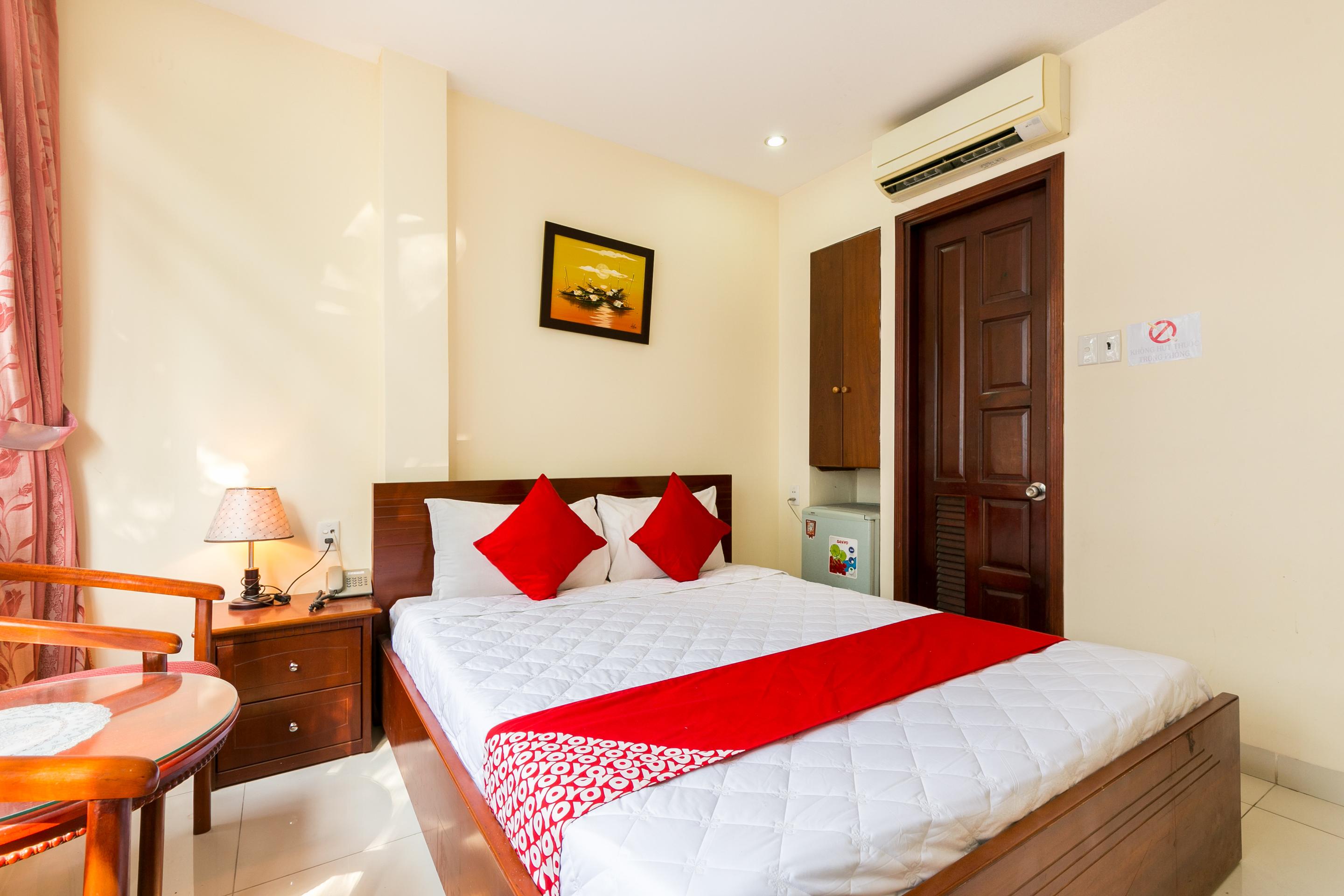 Oyo 422 Nguyen Thanh Hotel Хошимин Экстерьер фото