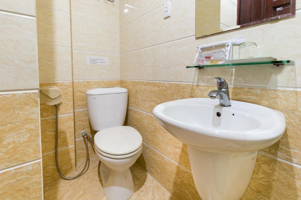 Oyo 422 Nguyen Thanh Hotel Хошимин Экстерьер фото